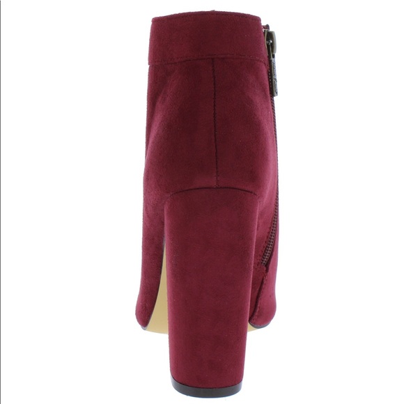 Monique - Picture 3 of 3